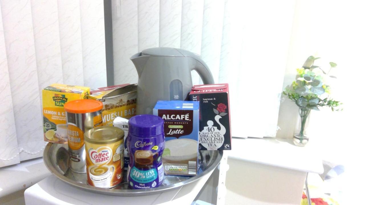 Luxury London Ensuite Double Room, Park Free, Tram-Train! มิทแชม ภายนอก รูปภาพ