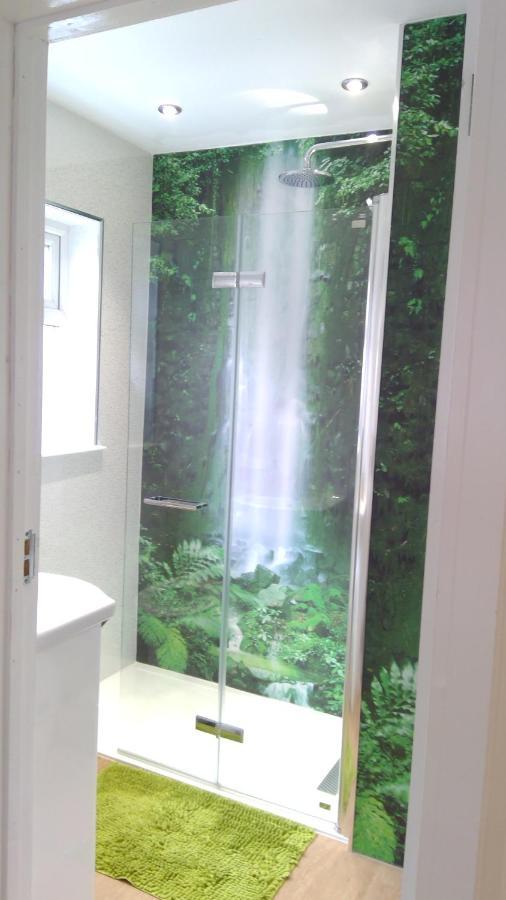 Luxury London Ensuite Double Room, Park Free, Tram-Train! มิทแชม ภายนอก รูปภาพ